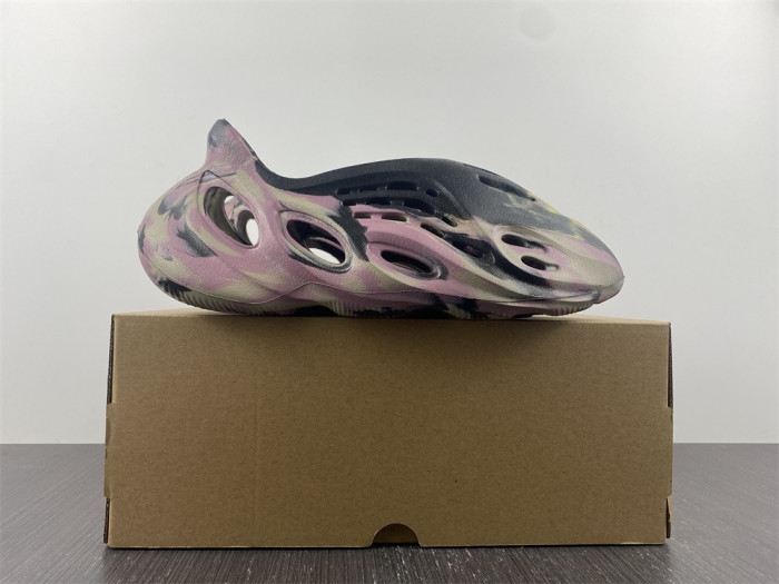 Y**zy foam rnnr “mx cardon" g9562