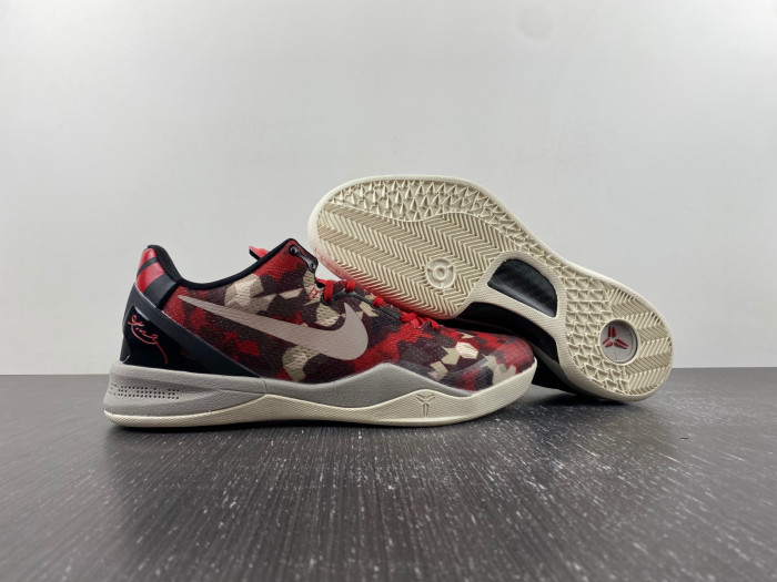 Kobe 8 System "Milk Snake"  555035-601