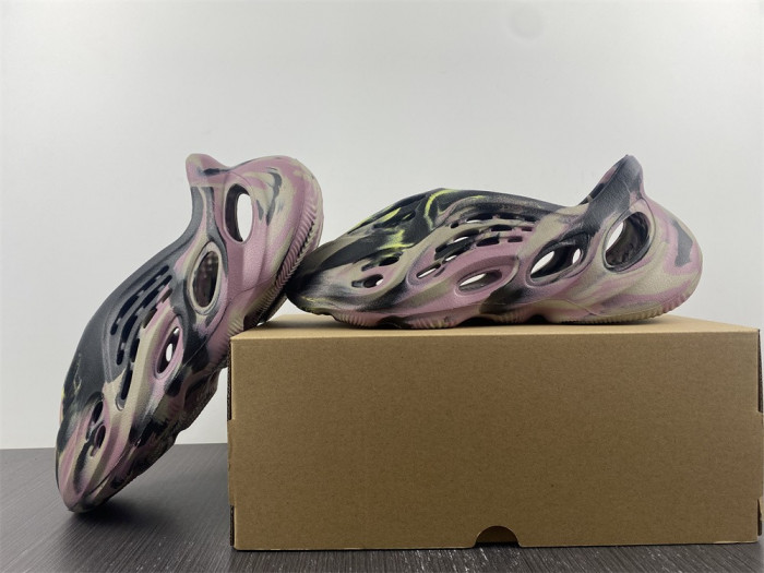 Y**zy foam rnnr “mx cardon" g9562