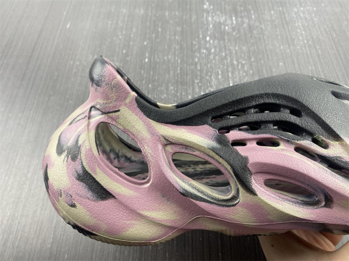 Y**zy foam rnnr “mx cardon" g9562