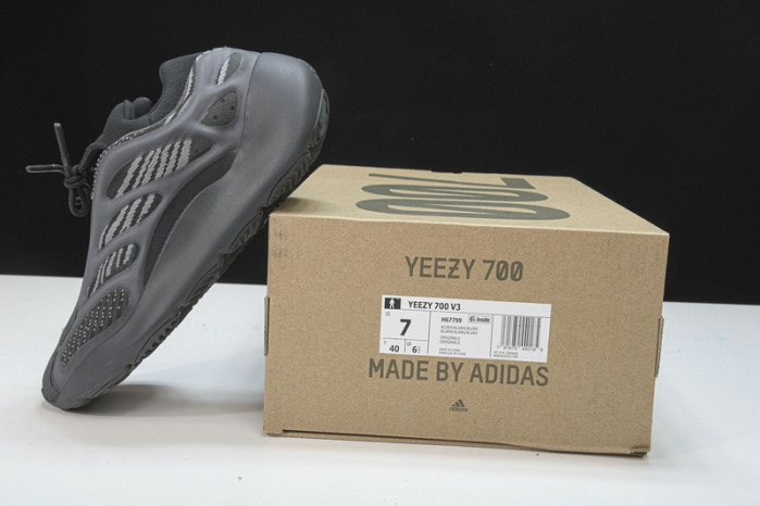 ad1d*s Y**zy 700 v3 “alvah”h67799