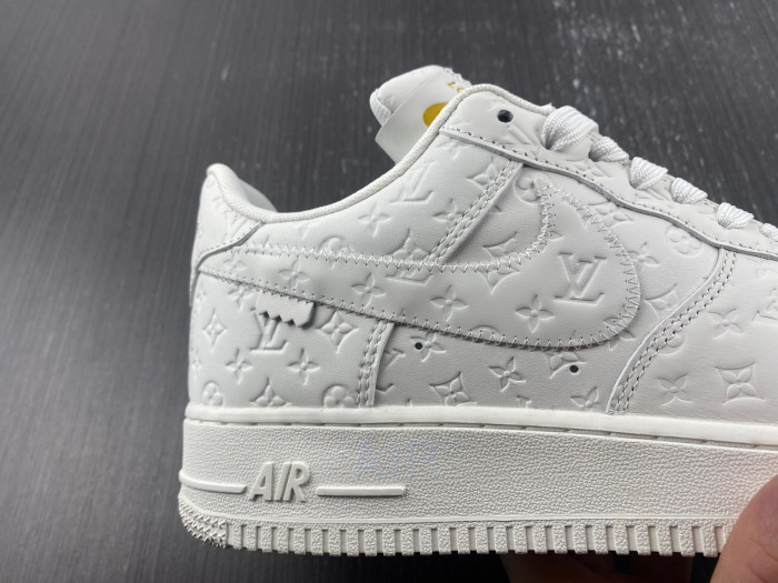 Nike Air Force 1 LV 052801