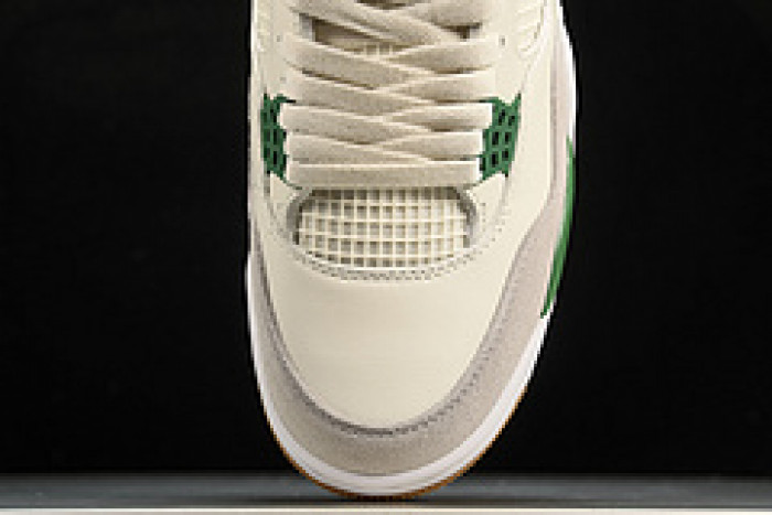 Nike SB x Air Jordan 4 “Pine Green” DR5415-103