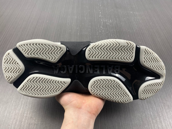 blcg  ×   Ad1d*s  yeeshoes042102