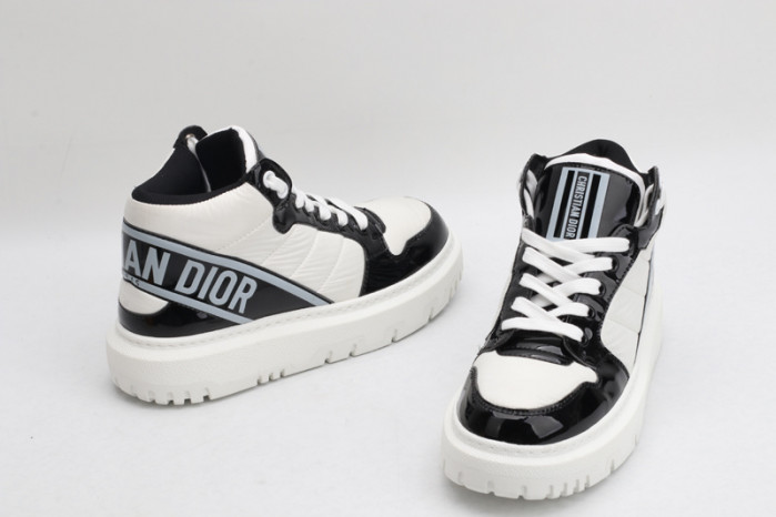 D10R B27 High Top Sneaker