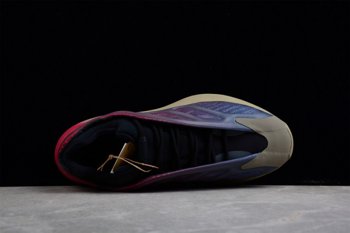 ad1d*s Y**zy 700 v3  “fade carbon” gw1814