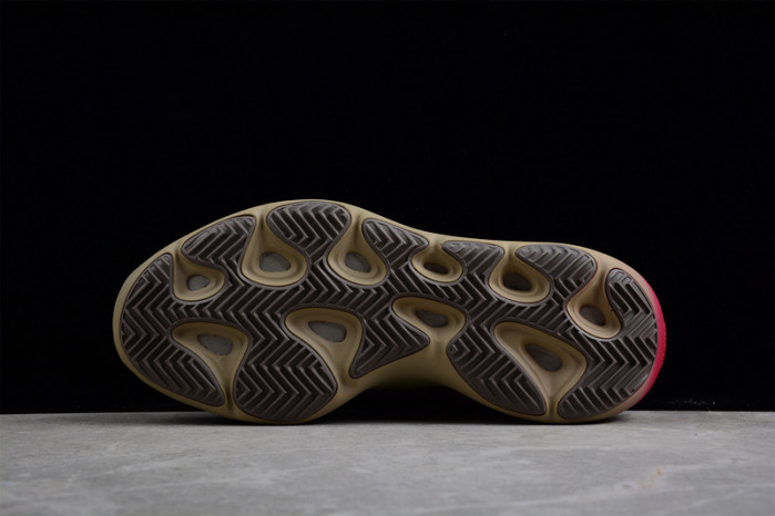 ad1d*s Y**zy 700 v3  “fade carbon” gw1814