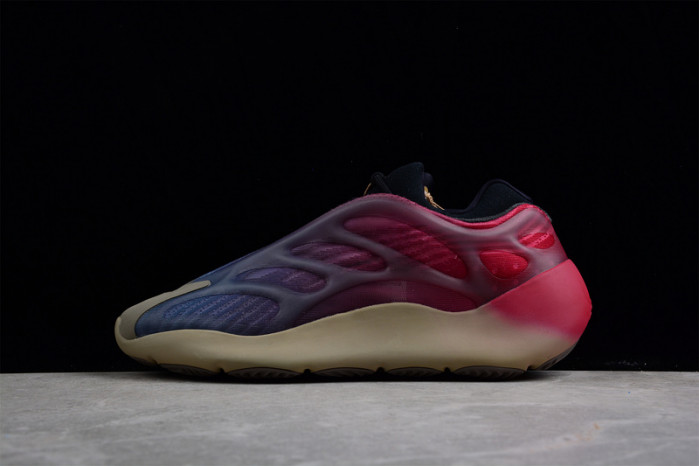 ad1d*s Y**zy 700 v3  “fade carbon” gw1814