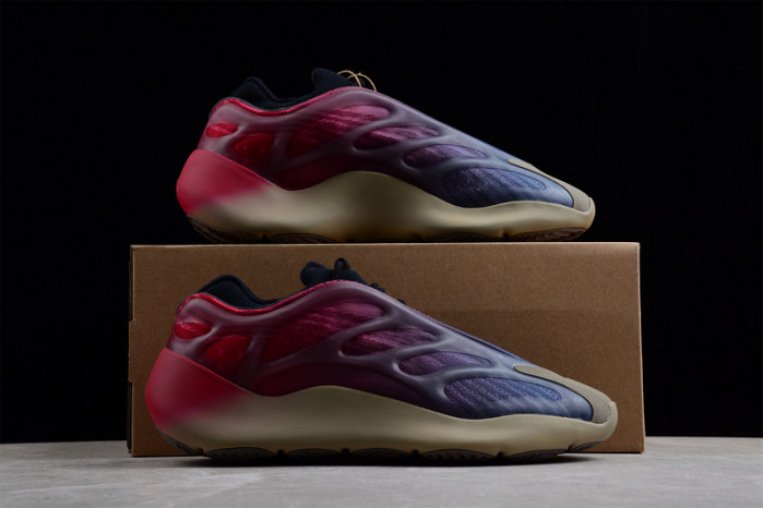 ad1d*s Y**zy 700 v3  “fade carbon” gw1814