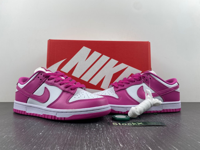 NIKE SB DUNK Low GS “Active Fuchsia  FJ0704-100