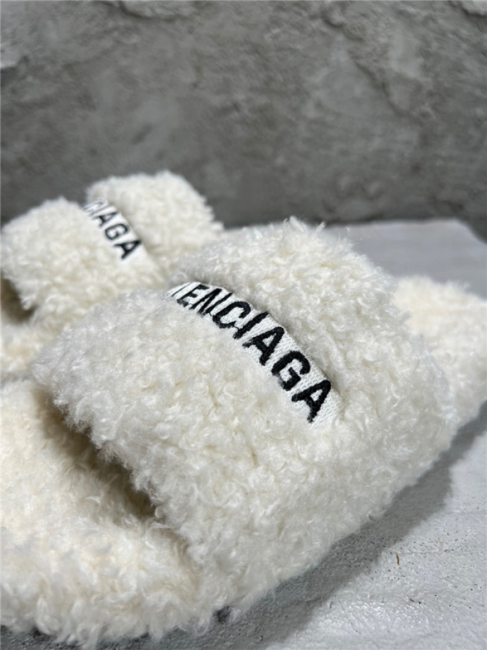 BLCG SLIPPERS