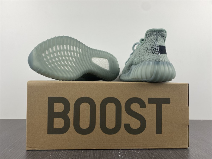 Y**zy boost 350 v2 hq2060