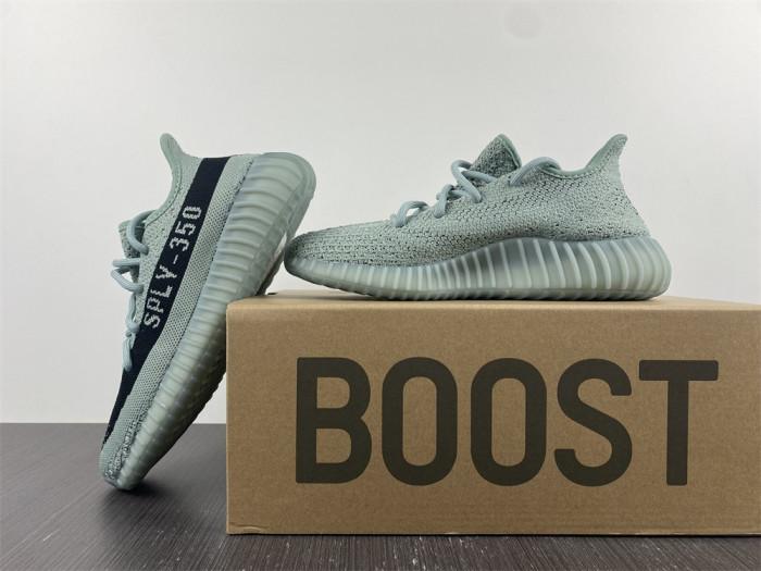 Y**zy boost 350 v2 hq2060