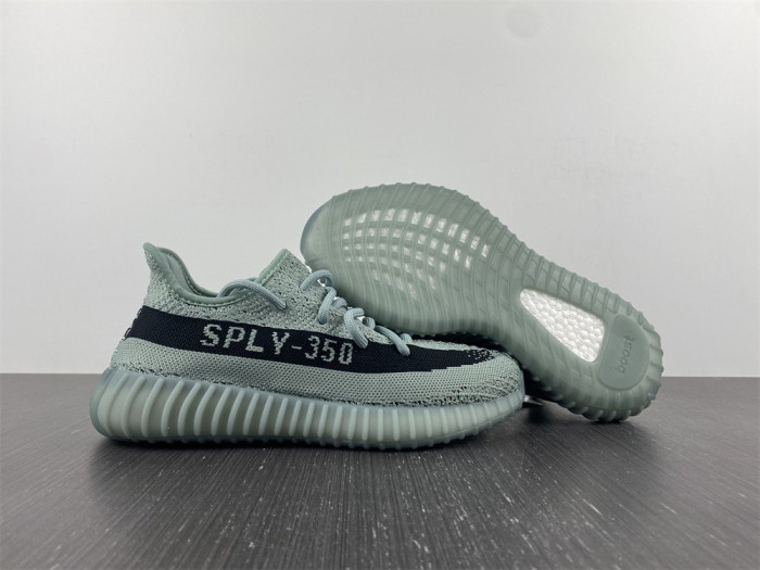 Y**zy boost 350 v2 hq2060