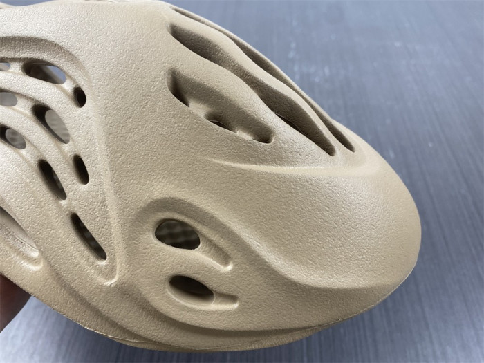 Y**zy foam runner  gy6774