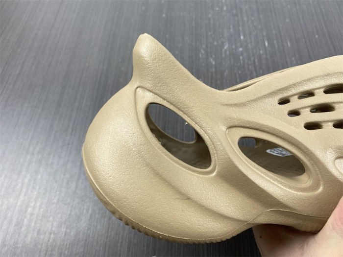 Y**zy foam runner  gy6774