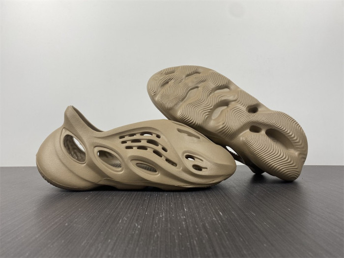 Y**zy foam runner  gy6774