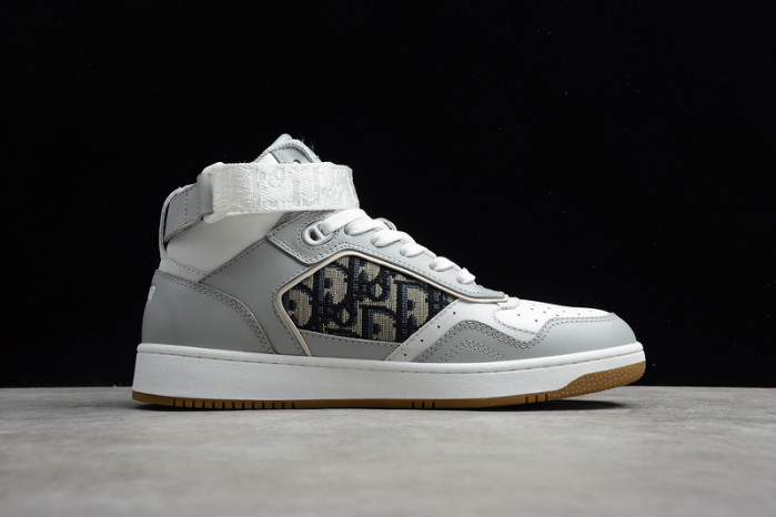 D10R B27 High Top Sneaker