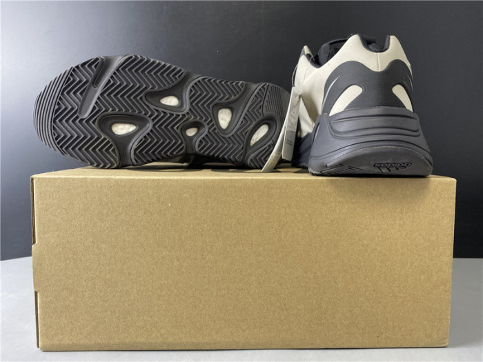 ad1d*s Y**zy boost 700 mnvn bone  fy3729