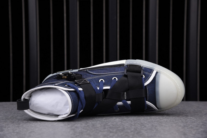 D10R B23 Oblique High Top Sneaker