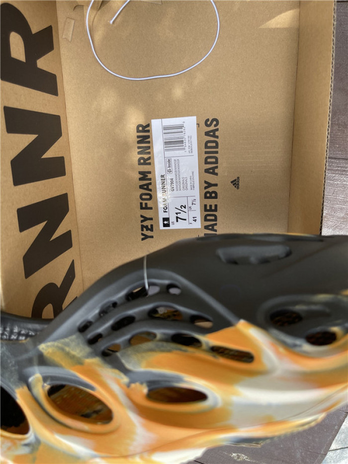 ad1d*s Y**zy foam rnnr mxt moon