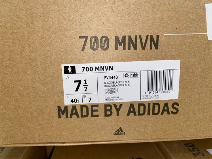 ad1d*s Y**zy boost 700 mnvn triple black - fv4440