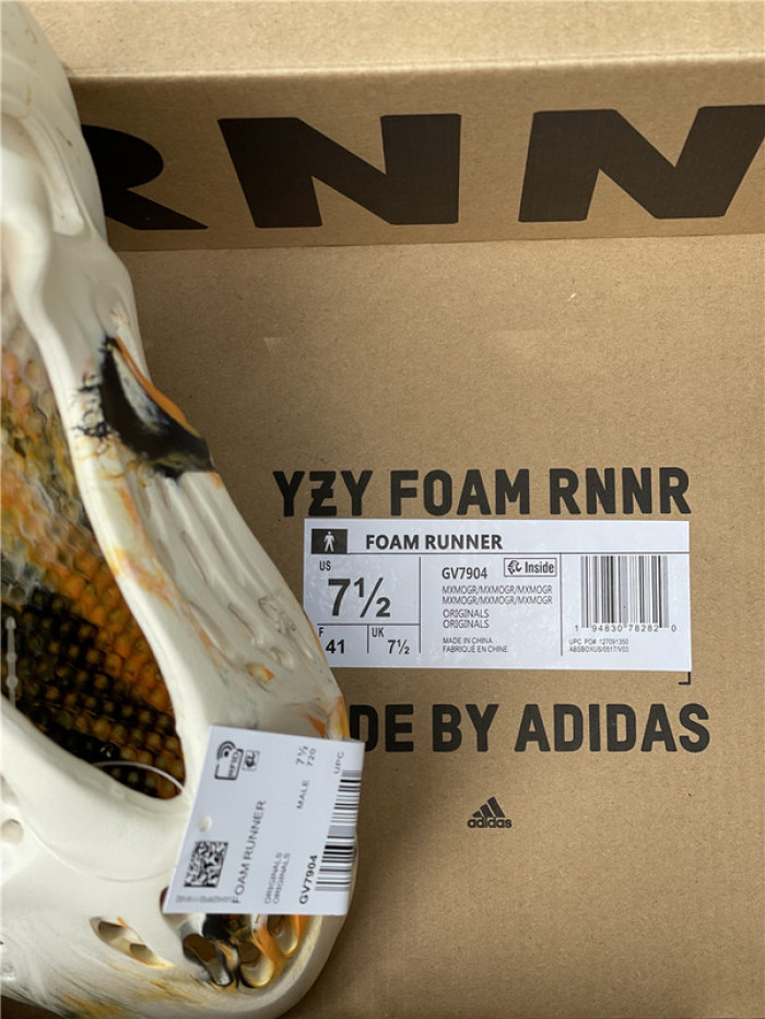 ad1d*s Y**zy foam rnnr mxt moon