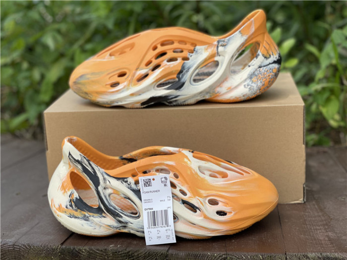 ad1d*s Y**zy foam rnnr mxt moon