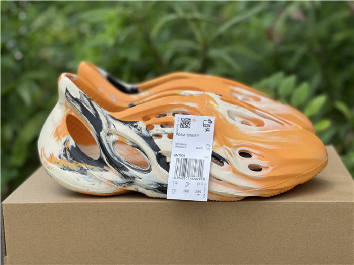 ad1d*s Y**zy foam rnnr mxt moon