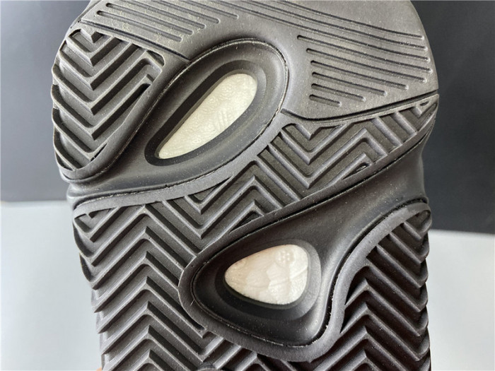 ad1d*s Y**zy boost 700 mnvn triple black - fv4440