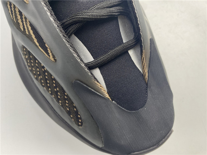 ad1d*s Y**zy 700 v3 gy0189