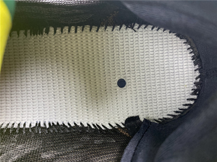 ad1d*s Y**zy 700 v3 gy0189